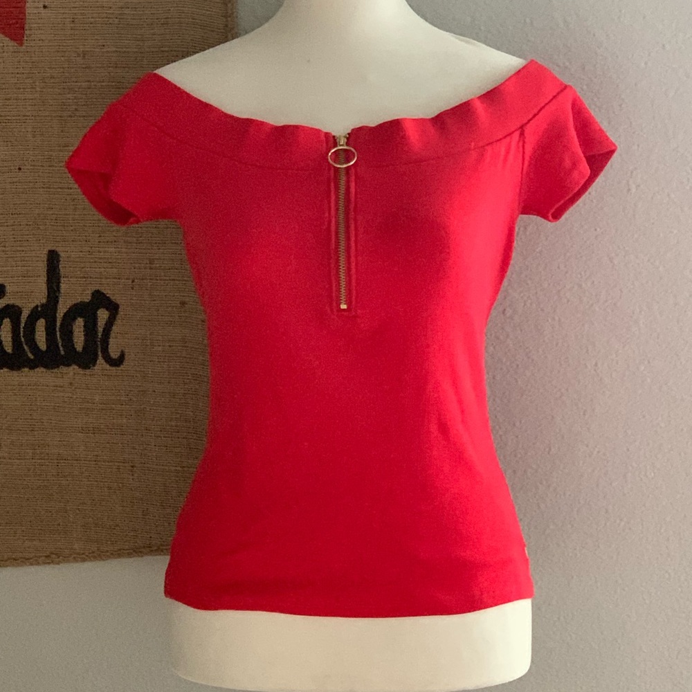 Guess Red Knit Fitted Off Shoulder Top with Silver Loop Zippr M NWOT